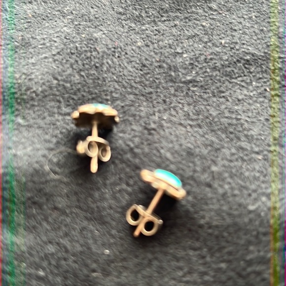 Turquoise stud earrings - Picture 2 of 3
